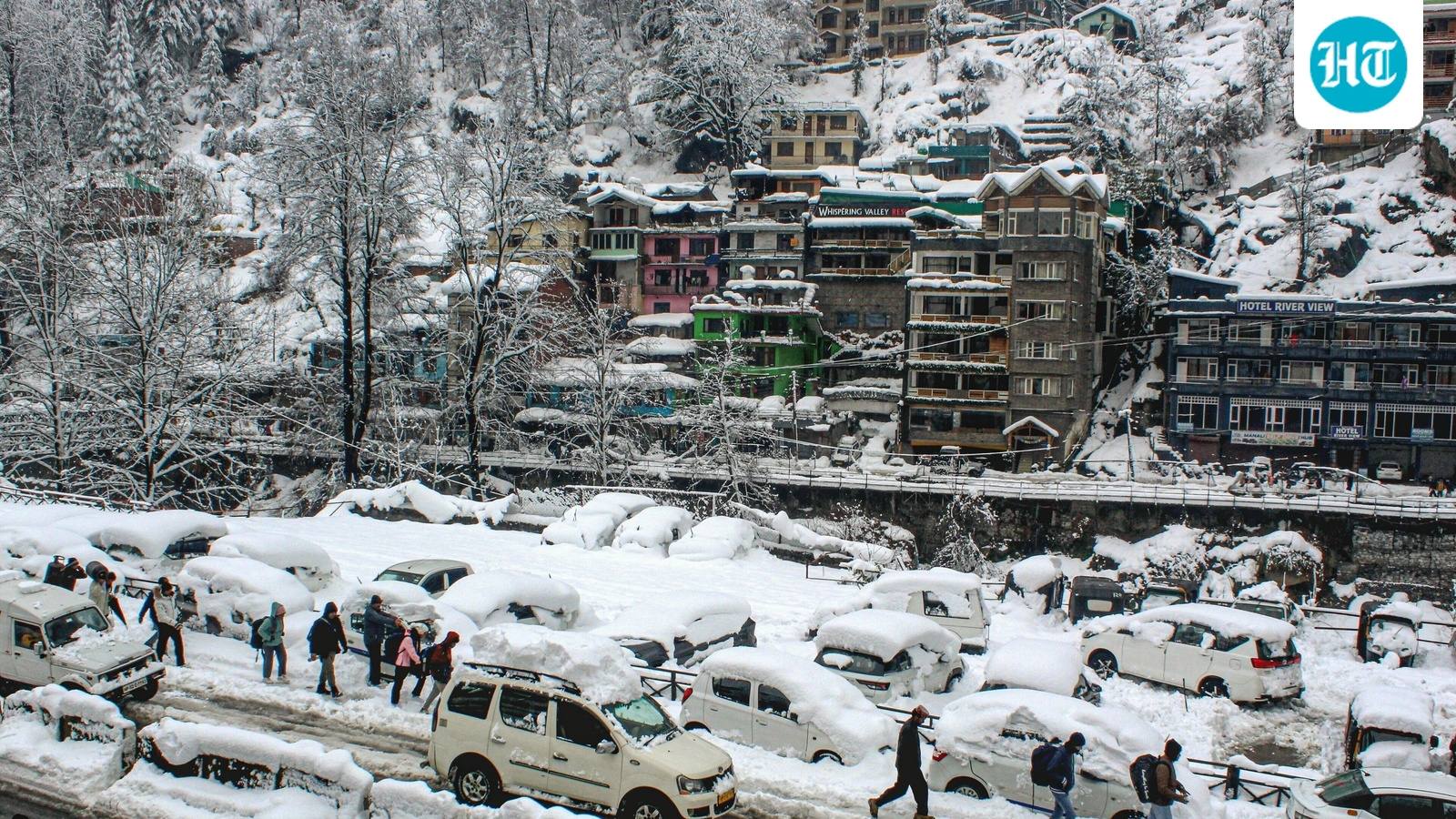 15-km jam, power and water cut: Manali reels under snow and tourist surge