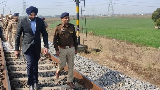 DIG Nanak Singh and other police officials at the site of the blast near Sirhind in Fatehgarh Sahib district on Saturday. (HT Photo)