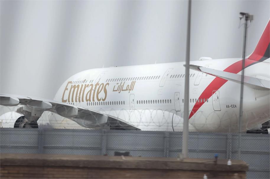 Dubai Flight cancel: ईरानी ड्रोन हमले से Dubai Airport के फ्यूल टैंक में लगी भीषण आग, सभी उड़ानें रोकी गईं