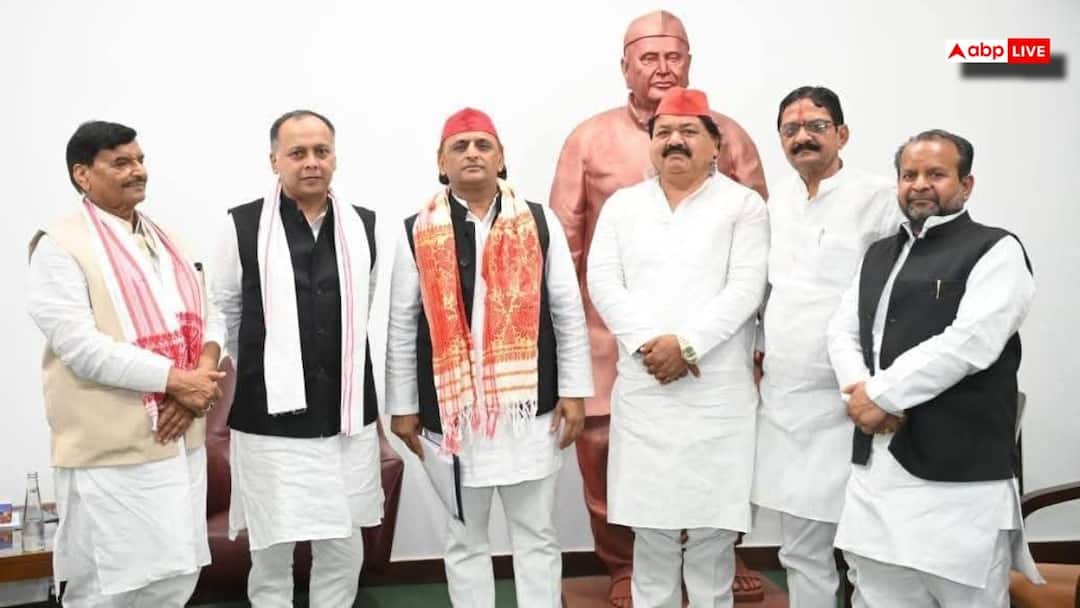 UP Politics: सपा में शामिल होते ही बीजेपी पर बरसे रोहित पांडेय, कर दिया बड़ा दावा, बोले- ‘2027 में…’