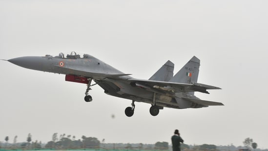 A Sukhoi 30 fighter aircraft has gone missing from radar contact in Assam (HT Photo/Representational image)