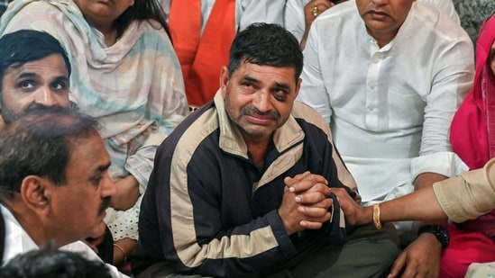 Delhi Minister Ravinder Indraj Singh went to meet the father of 26-year-old man killed in a clash between neighbours during Holi celebrations, in New Delhi on Saturday. (ANI)
