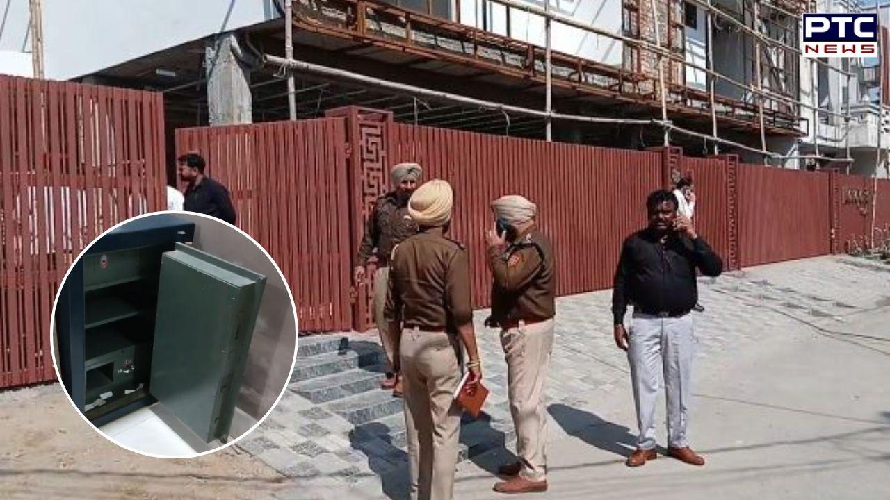 Gurdaspur Loot : ਪੰਜਾਬ ‘ਚ ਚਿੱਟੇ ਦਿਨ ਵੱਡੀ ਵਾਰਦਾਤ, ਹਥਿਆਰਾਂ ਦੀ ਨੋਕ ‘ਤੇ ਜਵੈਲਰ ਦੇ ਪਰਿਵਾਰ ਕੋਲੋਂ 7 ਕਰੋੜ ਰੁਪਏ ਦੀ ਲੁੱਟ