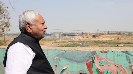 Bihar chief minister Nitish Kumar inspecting construction works at an area in Patna (Santosh Kumar/Hindustan Times)