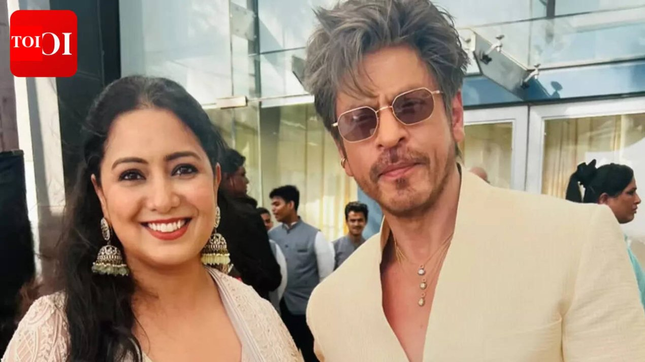 Shah Rukh Khan reunites with ‘Raees’ and ‘Jab Tak Hai Jaan’ singer Harshdeep Kaur at Arjun Tendulkar’s wedding | Hindi Movie News – The Times of India