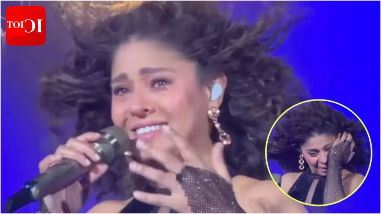 Sunidhi Chauhan breaks down on stage during Lucknow concert, apologizes to crowd; Here's why? | Hindi Movie News – The Times of India