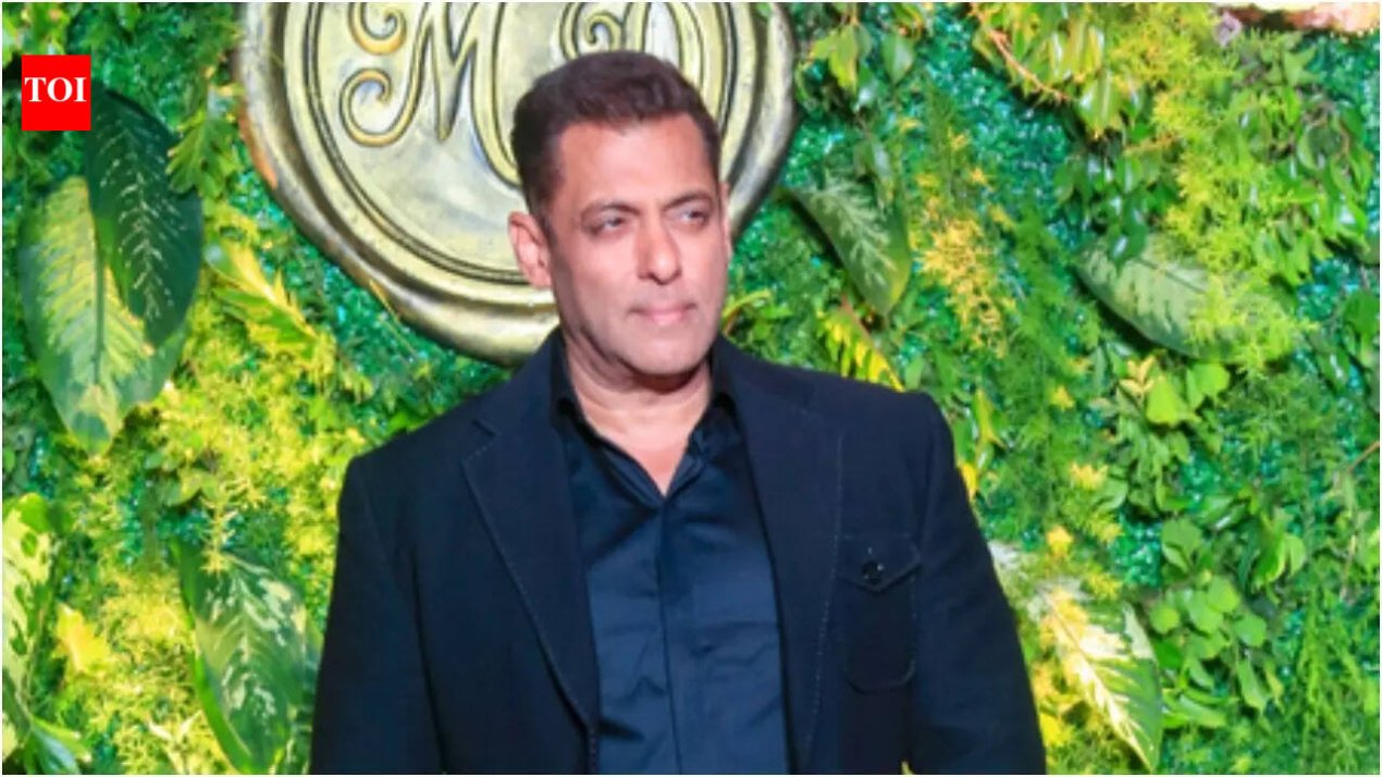 Salman Khan reunites with Renuka Shahane and Anupam Kher at Sooraj Barjatya’s daughter’s wedding bash | Hindi Movie News – The Times of India