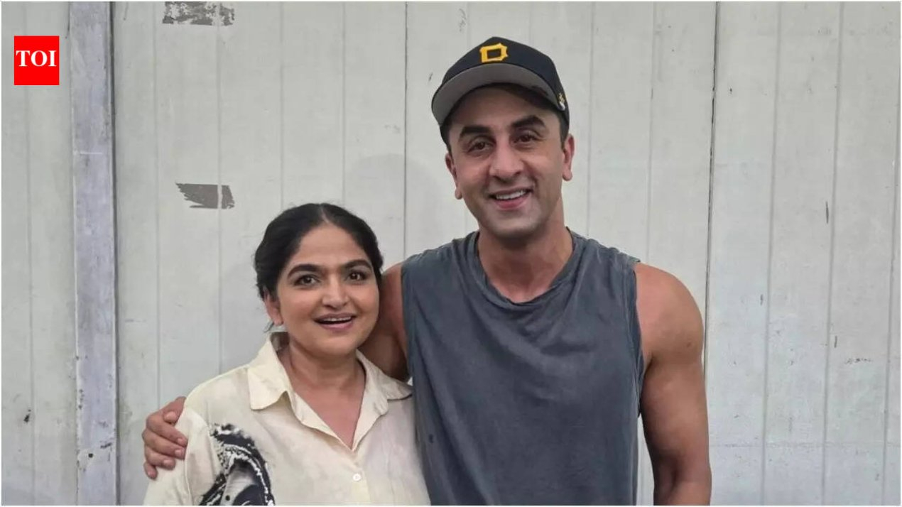 Ranbir Kapoor poses with 'Kaushalya Maa' Indira Krishnan on &lsquo;Ramayana&rsquo; sets; fans can't stop gushing | Hindi Movie News – The Times of India