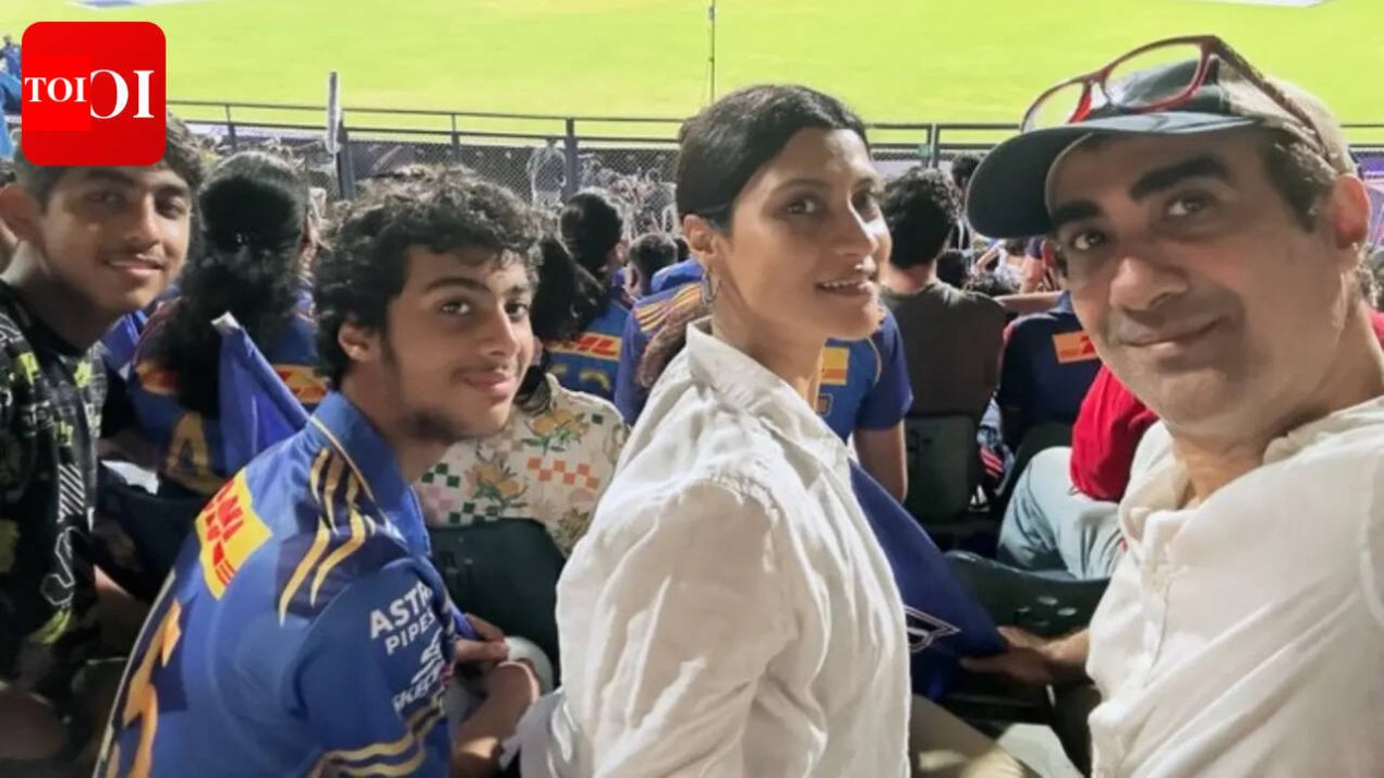 Ranvir Shorey and Konkona Sen Sharma's son is all grown up; former couple REUNITE as they pose with son Haroon Shorey for rare family photo | – The Times of India