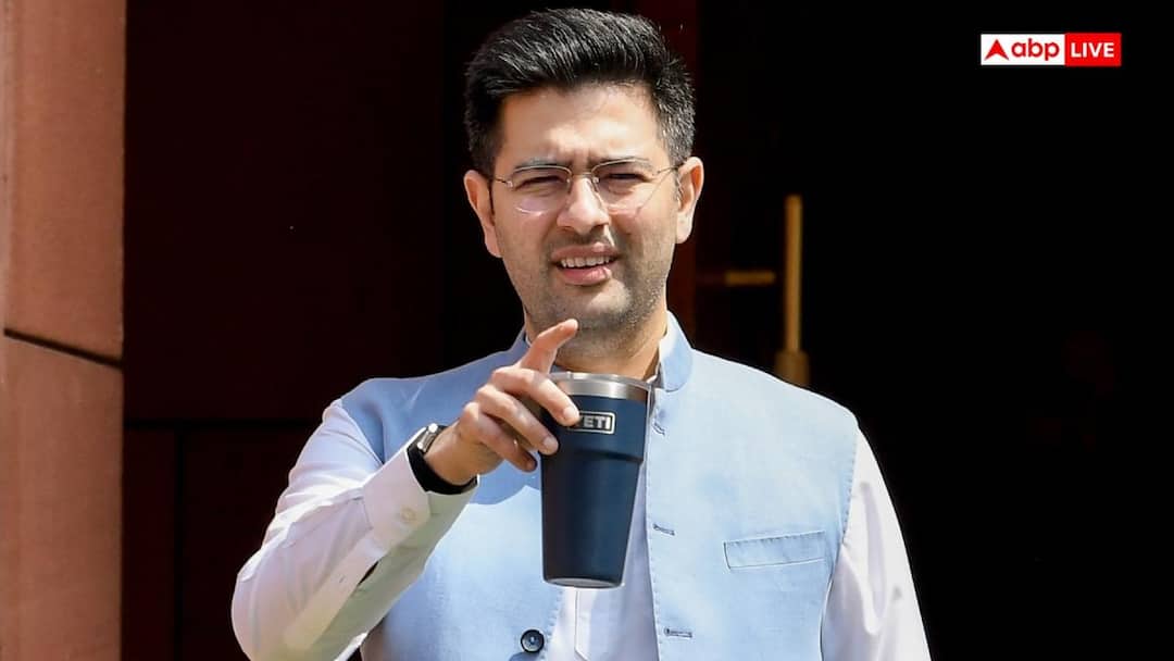 राघव चड्ढा के दावों बीच राज्यसभा में अब आम आदमी पार्टी के कितने सांसद बचे?
