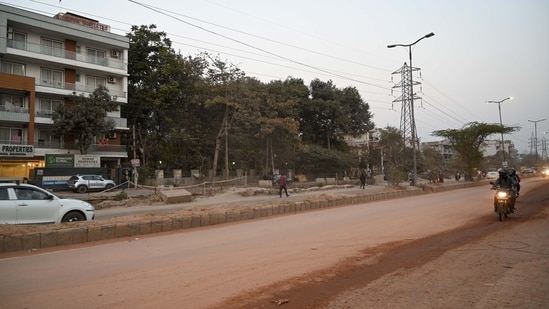 The pace of national highway construction has already declined to 23.74 km per day in 2025-26 (till the third week of March), down from 29.21 km/day in 2024-25 and 33.83 km/day in 2023-24, according to ratings agency CareEdge. (Parveen Kumar/Hindustan Times)