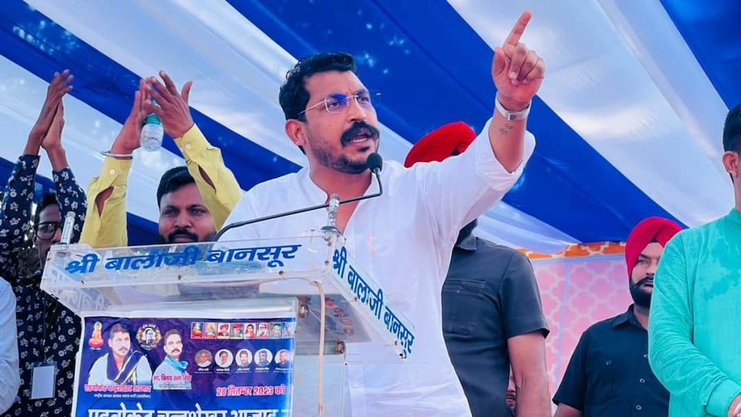 लोकसभा में अखिलेश यादव को मिला चंद्रशेखर आजाद का साथ, पूछा- 33% आरक्षण दे भी दिया तो…