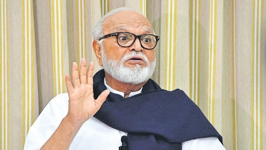 Maharashtra food and civil supplies minister Chhagan Bhujbal said, ““My pilot landed wrongly in a parking lot. All of us are safe.” (HT File Photo)