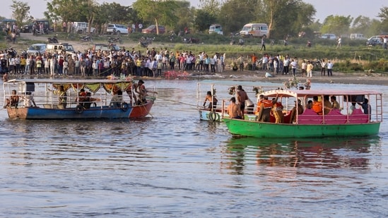 Vrindavan: Rescue personnel conduct a search operation in the Yamuna River after a boat carrying pilgrims capsized near Kesi Ghat, in Mathura district. (PTI Photo) (PTI)