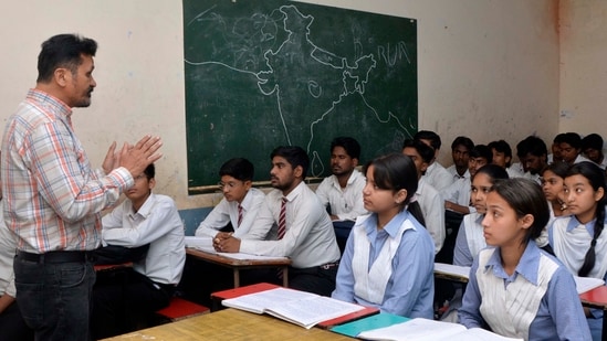 CBSE will release learning material for R3 languages for Class 6 online this month. (HT Photo) (HT_PRINT)