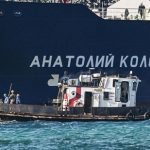 Workers on a tugboat guide the Russian oil tanker Anatoly Kolodkin as it arrives at the oil terminal in the port of Matanzas, northwestern Cuba, on March 31, 2026. (AFP)