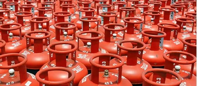 पश्चिम एशिया संकट का असर: भारत में 13% घटी एलपीजी सिलिंडर की खपत, गैर-घरेलू गैस सप्लाई भी प्रभावित