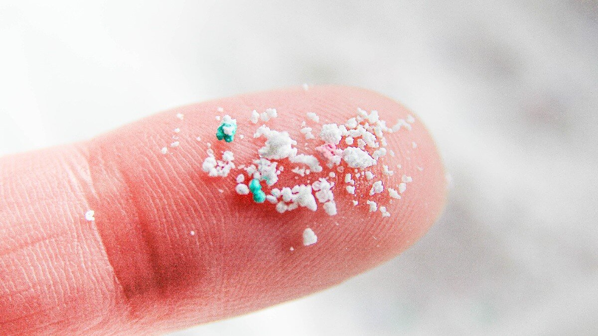 Microplastics in non-stick pans risks health exposure from scratched cookware