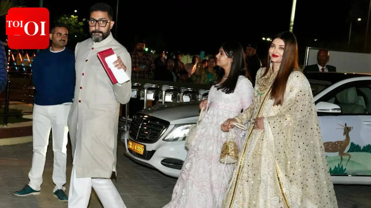 Abhishek Bachchan admits feeling &lsquo;terrified&rsquo; on red carpet with Aishwarya Rai Bachchan: 'I&rsquo;m like a block of wood, very awkward' | Hindi Movie News – The Times of India