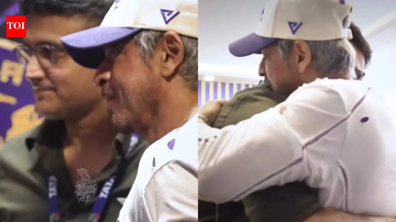 Shah Rukh Khan, Saurav Ganguly hug at Eden Gardens, the internet can't keep calm – WATCH VIDEO | Hindi Movie News – The Times of India