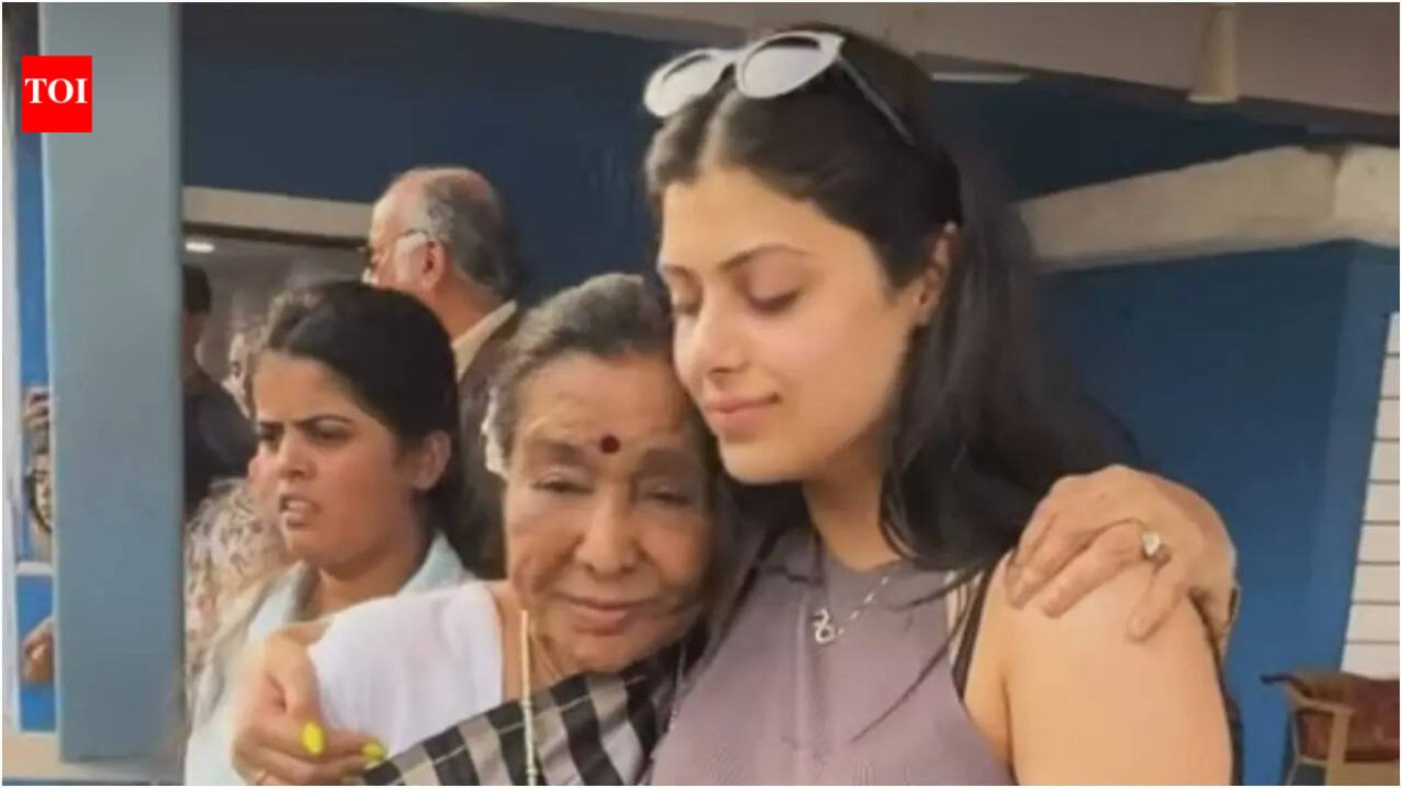 Zanai Bhosle shares heartfelt throwback moment with Asha Bhosle: 'She celebrated life, and that's how we'll honour her' | – The Times of India