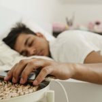 Not sleeping at the same time every day can increase risk of heart attacks. (Photo: Getty Images)