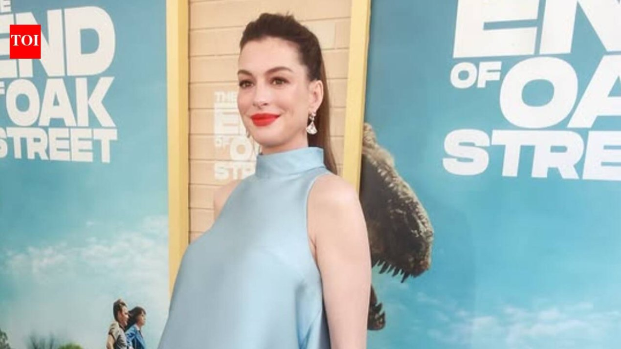 Anne Hathaway flaunts a baby bump in a new outing; she stuns in an all-black fit while heading to &lsquo;Jimmy Kimmel Live!&rsquo;