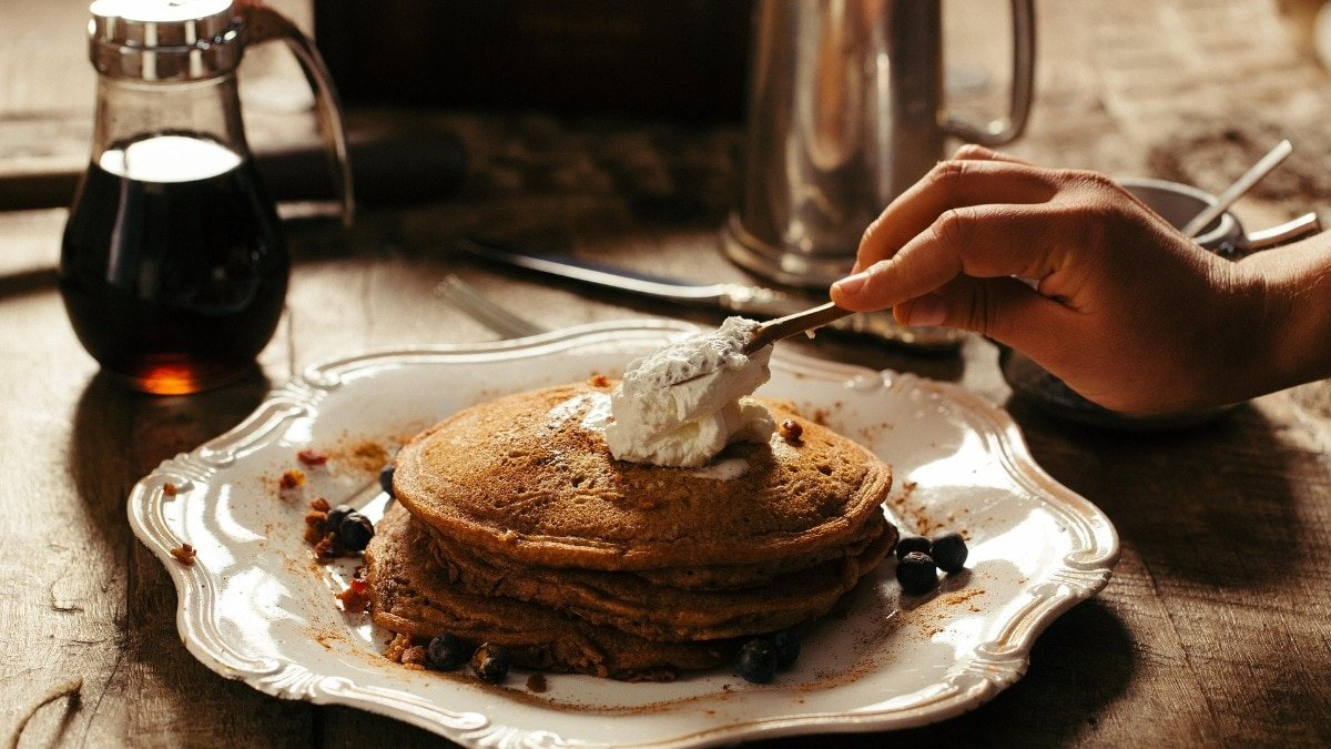 Research suggests eating with others could also support mental and brain health.