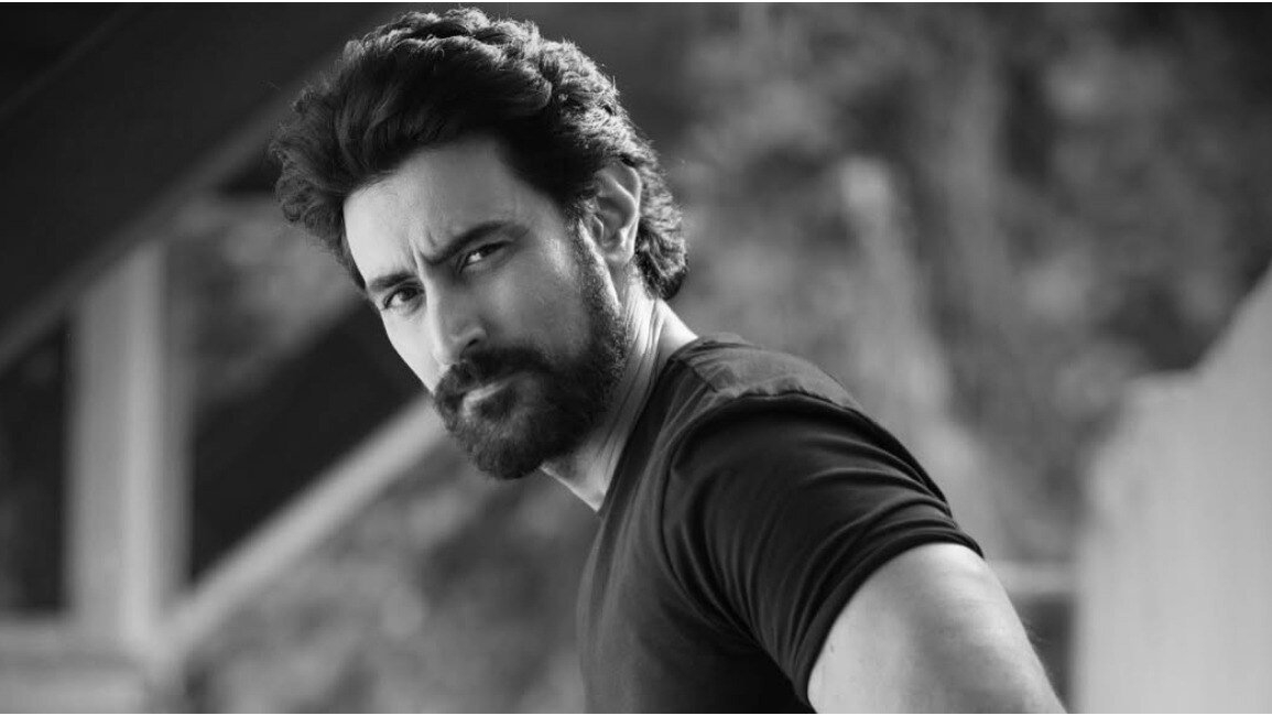 Kunal Kapoor tracks glucose with a patch, shares what happened after eating rice